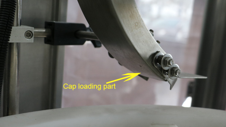 Mašina za punjenje okruglih boca od 500 ml s brtvljenjem kapica i zvjezdanim kotačem