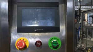 Uređaj za punjenje kozmetičkih cijevi s ultrazvučnom brtvom