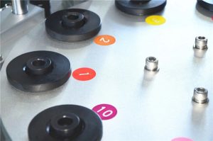 Uređaj za punjenje kozmetičkih cijevi s ultrazvučnom brtvom