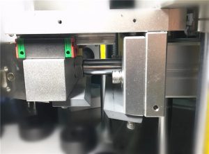 Uređaj za punjenje kozmetičkih cijevi s ultrazvučnom brtvom